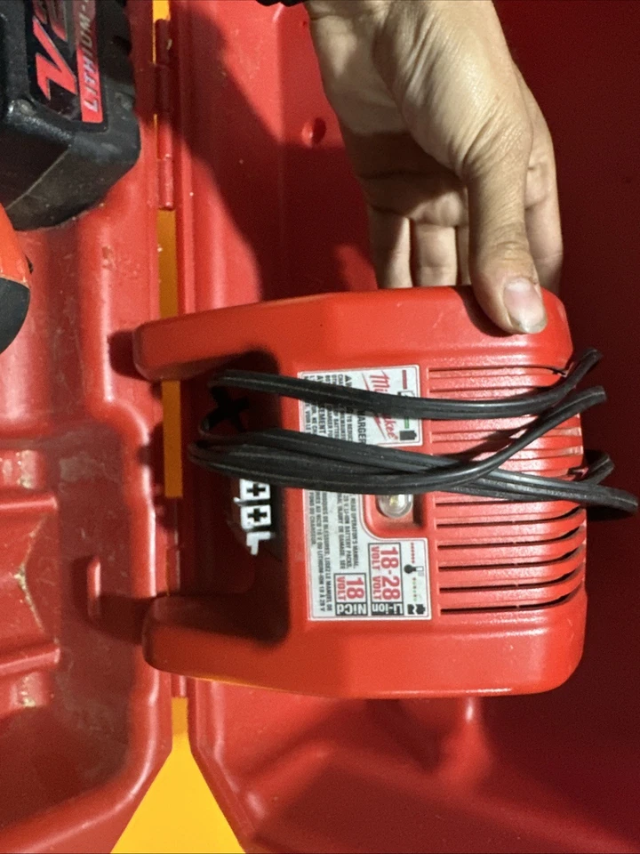 Milwaukee 0730-20 V28 6 1/2 Metal Cutting Saw Kit - Image 3 of 4