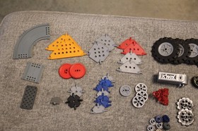 Large lot of 3400+ K'Nex KNEX Pieces