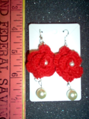 Hand crafted jewelry, crochet earrings, red flower, with pearl accents S - Picture 2 of 2