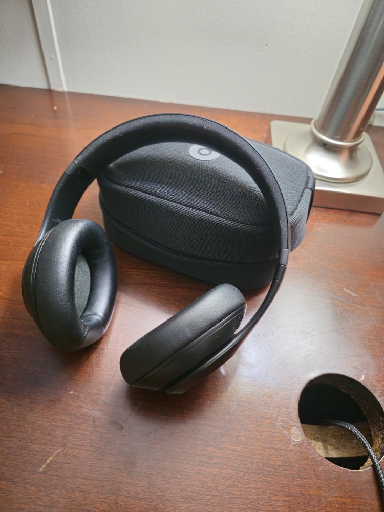 Beats Studio Pro + Headphones Black Bluetooth