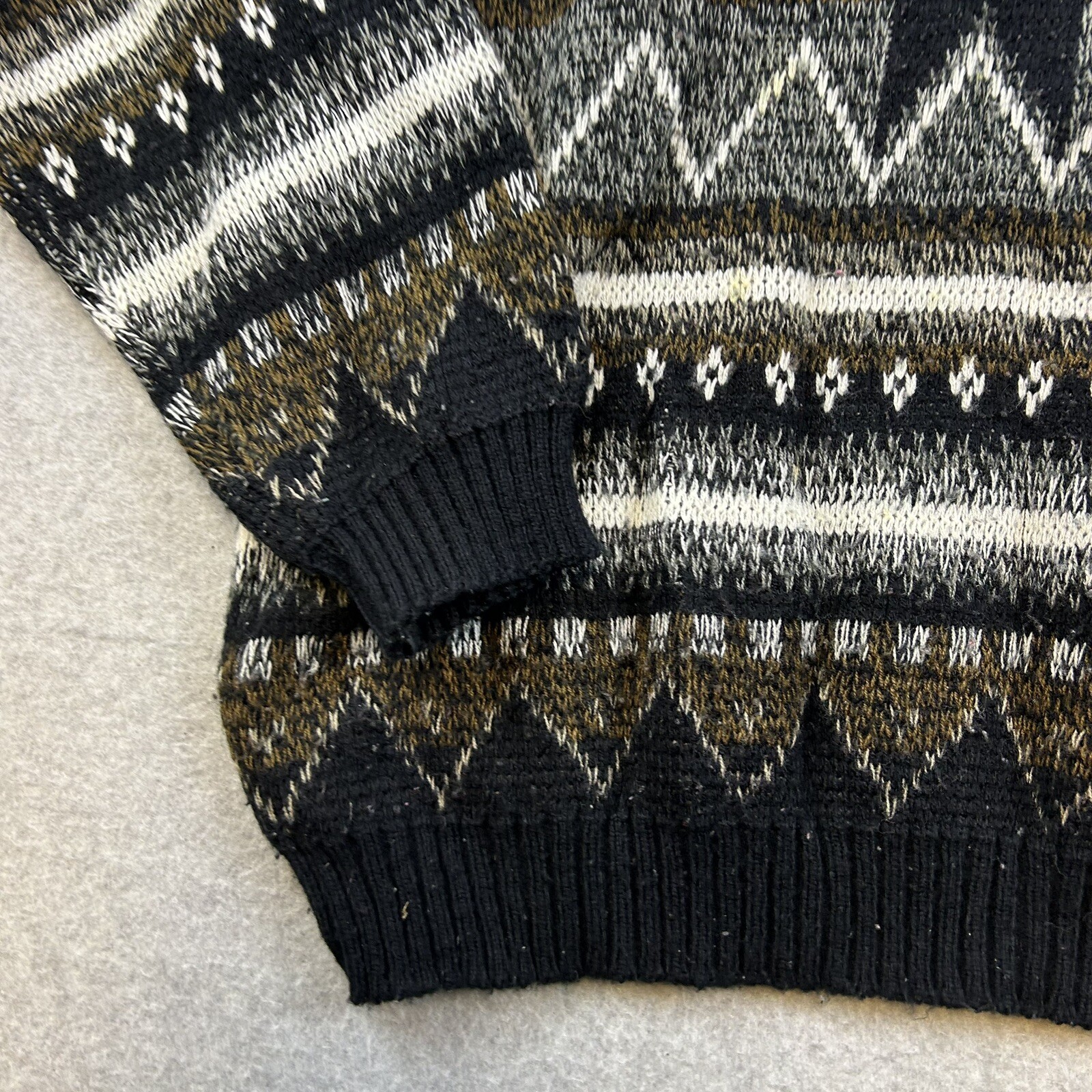 Vintage Graphix Sweater Men’s Size Small Black White Long Sleeve Knit