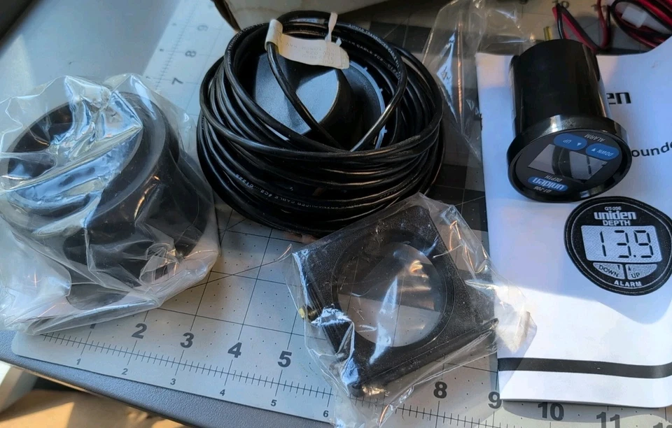 Uniden QT206HP Digital Depth Sounder Qt-206HP Gauge Alarm w/ Transducer Black - Image 3 of 4