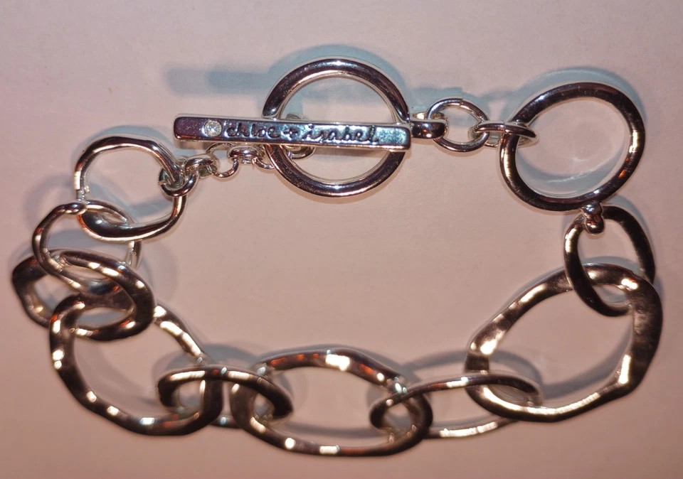 Pulsera CHLOE & ISABEL Brillante Orgánica Martillada Eslabones Ovalados Tono Plateado Palanca Talla L Foto 3 de 4