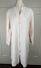 NWOT Miss Elaine Women's Size M Soft Pink Quilted Embroidered Robe Comfort