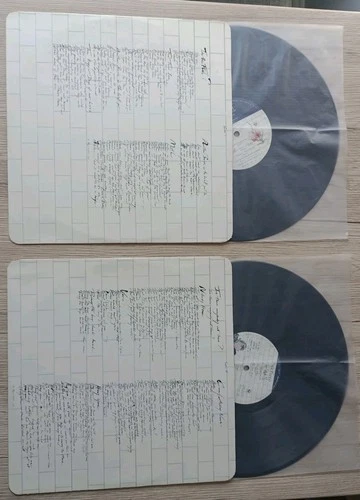 (NM/NM+/NM-) An Original 1979 UK first pressing  Pink Floyd's The Wall + Sticker