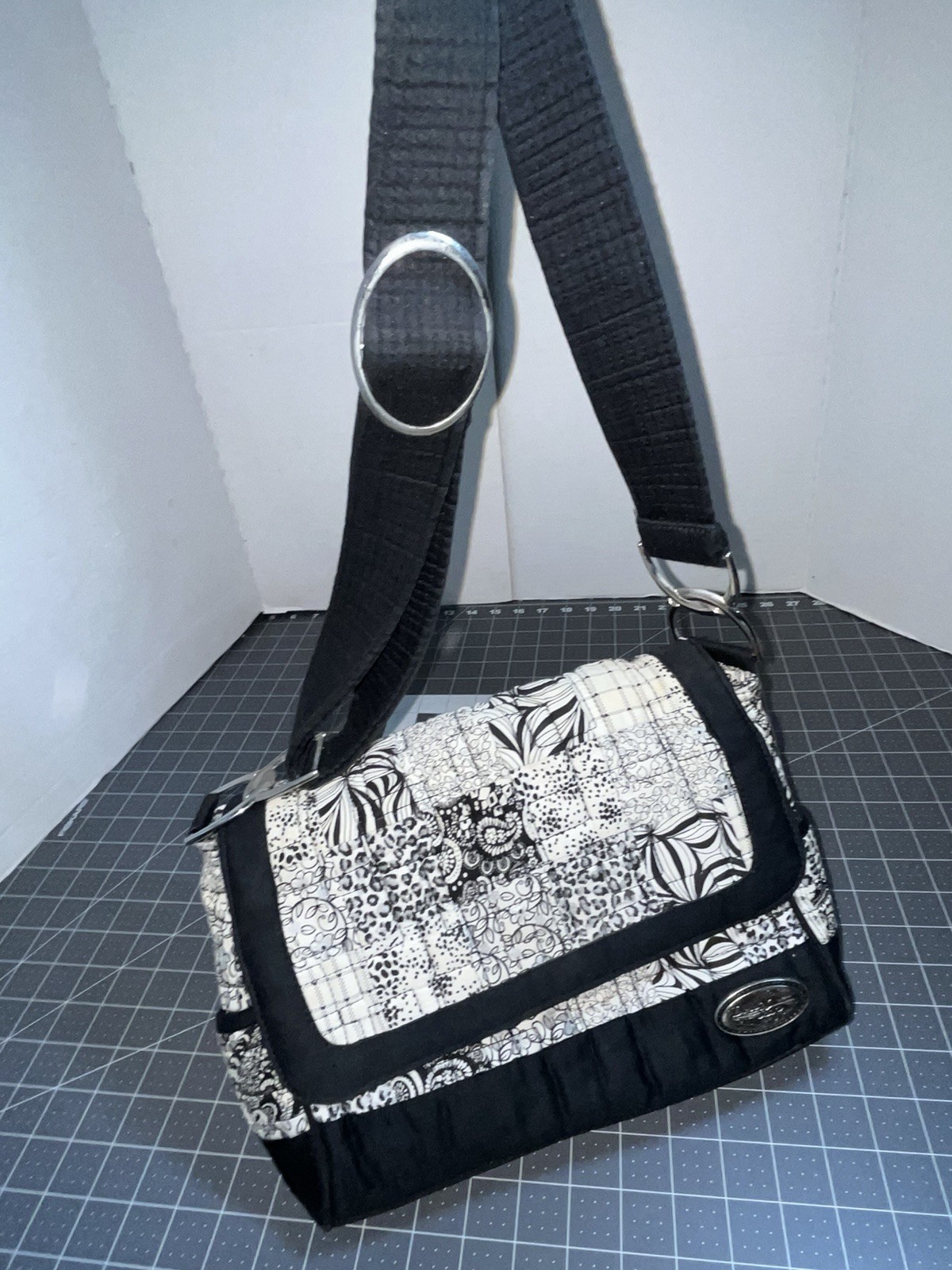 Donna Sharp Patchwork Quilted Crossbody Bag Purse… - image 3