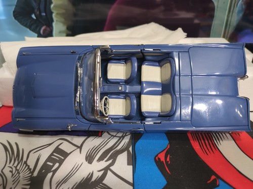 Danbury Mint 1958 Ford Thunderbird Convertible 1:24 Diecast Blue & White - Picture 7 of 14