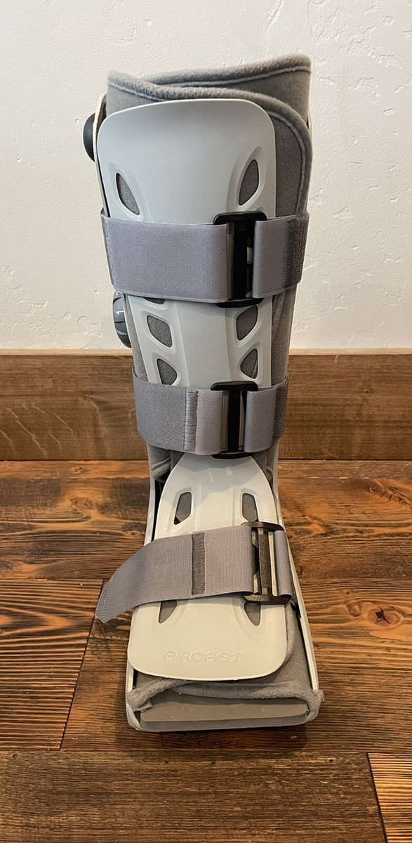 Aircast Softstrike Walking Boot Size Medium with Side Pump