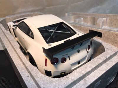 オートアート 81076 1/18 日産GTR FIA GT1 ホワイト AUTOart 1/18 scale Nissan GT-R FIA GT1 2010 Matte White