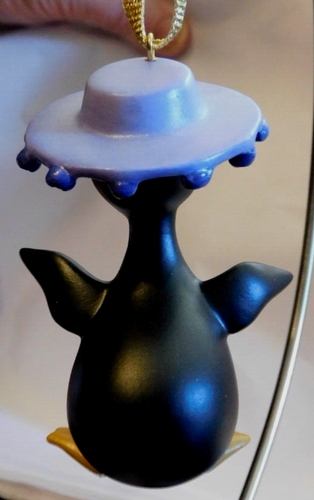 WALT DISNEY CLASSICS PENGUIN,SMALL WORLD ANTARTICA ORNAMENT,N.I.B.COA - Picture 2 of 6