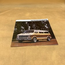 1981 PLYMOUTH VOYAGER DEALER SHOWROOM SALES BROCHURE CATALOG GUIDE BOOKLET
