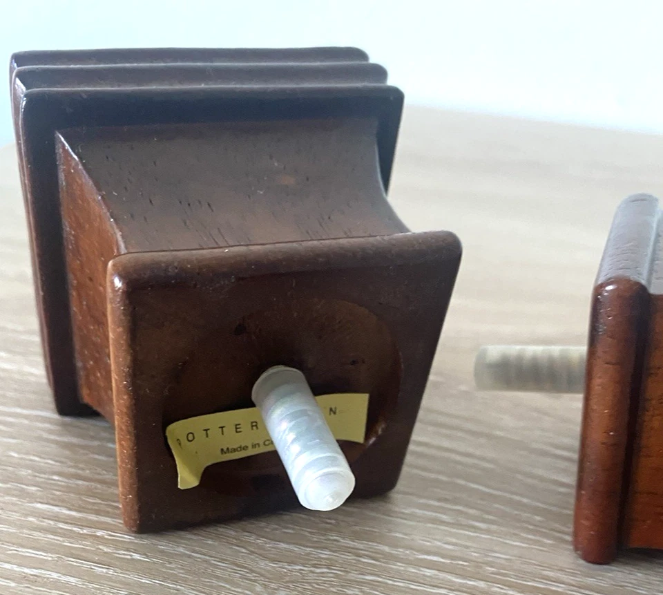 Acabados de madera cuadrados clásicos Pottery Barn - Juego de 2 Foto 3 de 4