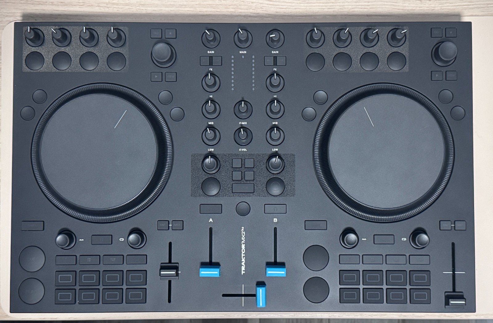 Native Instruments Traktor MX2 DJ Controller Excellent Condition Barely Used