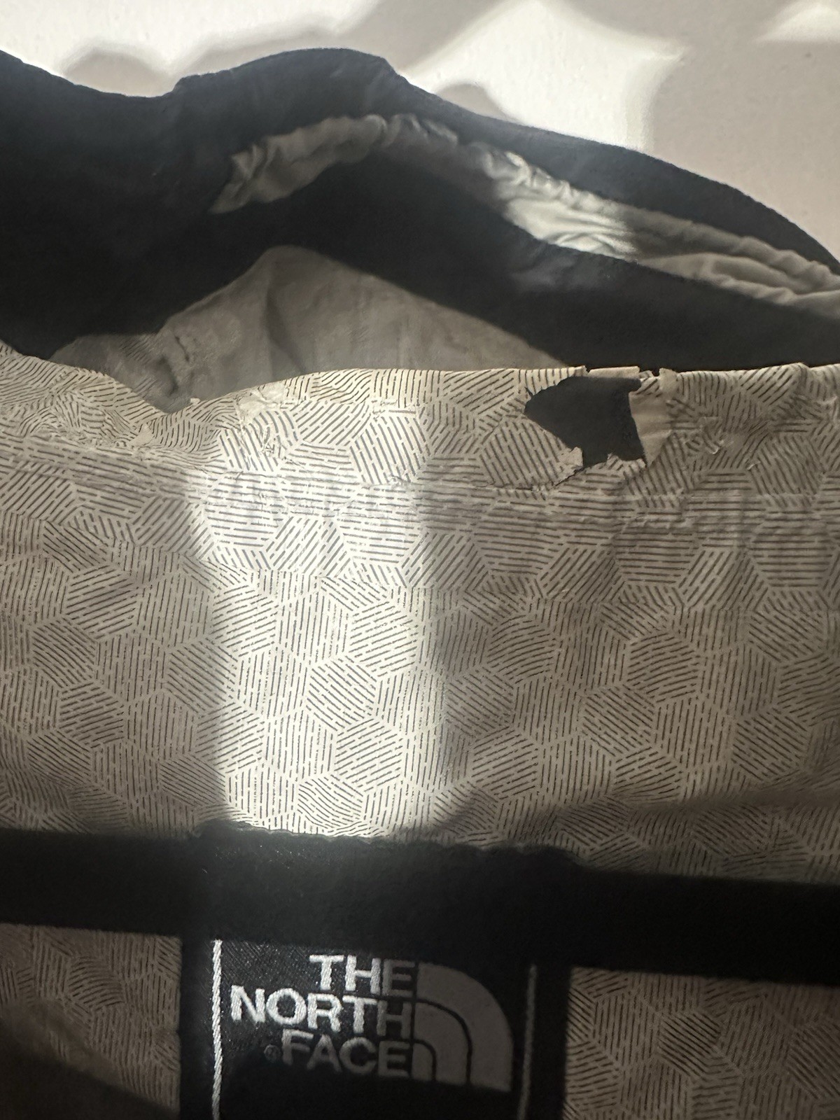 The North Face Black Solid Jacket Zip Hooded Regu… - image 4