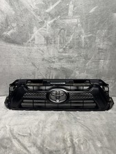 2012-2015 Toyota Tacoma Front Grille Black Chrome Emblem Oem Used 2012-2015 Toyota Tacoma Front Grille Black Chrome Emblem Oem Used