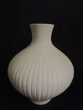 Edelstein Vase Blumenvase aus Porzellan  weiß Vintage alt H 17 cm