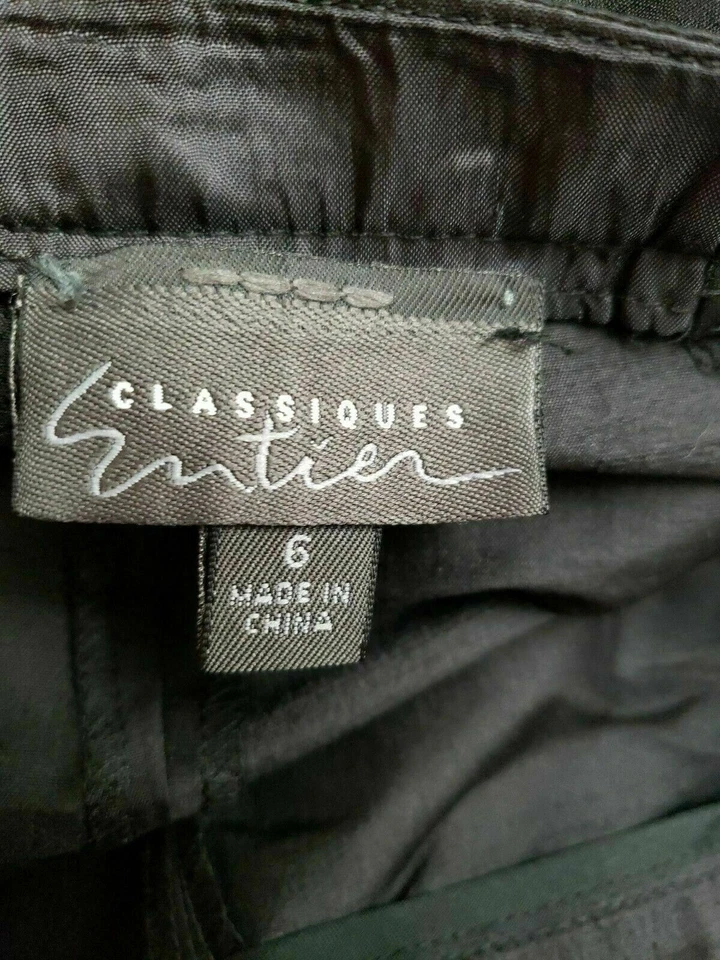 Calça feminina Classiques Entier preta de seda cropped bainha enfeitada Capri tamanho 6 - Imagem 4 de 4