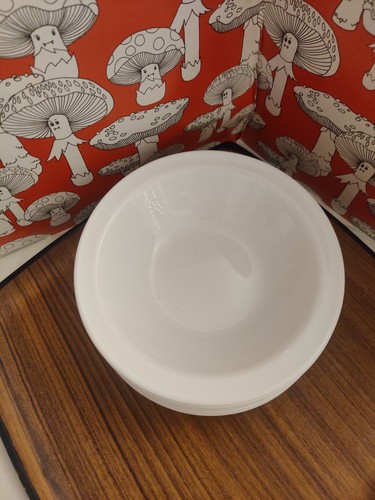 Corning USA ~ WHITE Bowls  ~ Set of 7  Diameter=7" - Picture 2 of 5