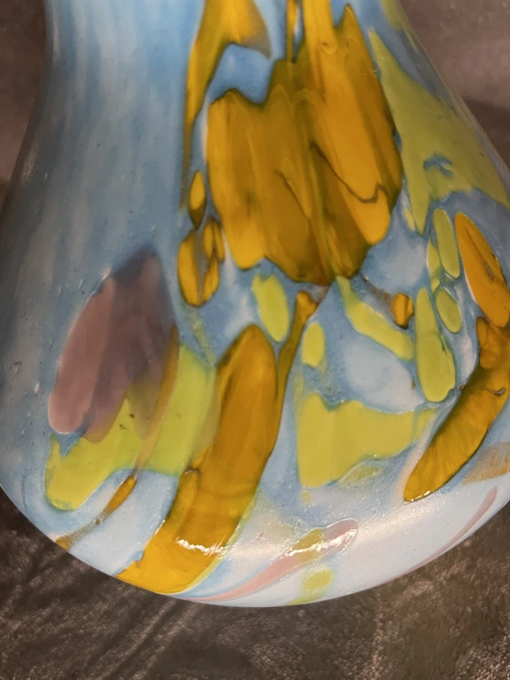 Vaso de arte soprado à mão com cores vibrantes de primavera azuis, verdes, pêssegos e lavanda - Imagem 4 de 4