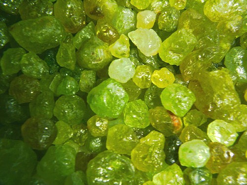 Mali Green garnet crystal all natural 1/4 pound lots mixed grade - Picture 2 of 2