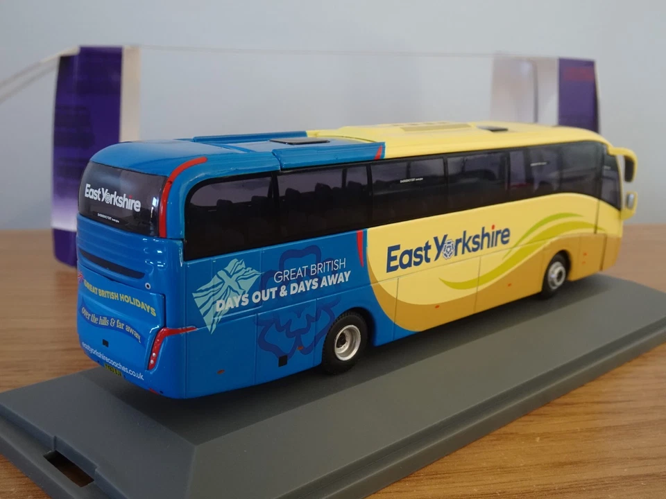 CORGI OOC EAST YORKSHIRE EYMS CAETANO LEVANTE VOLVO COACH BUS MODEL OM46411 1:76 - Image 3 of 3