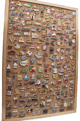 großes Konvolut Pins ca. 1000 viele Arthus