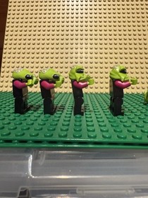 LEGO Alien Conquest Pilot & Warrior Minifigures Lot 7050 7072 7067 7051