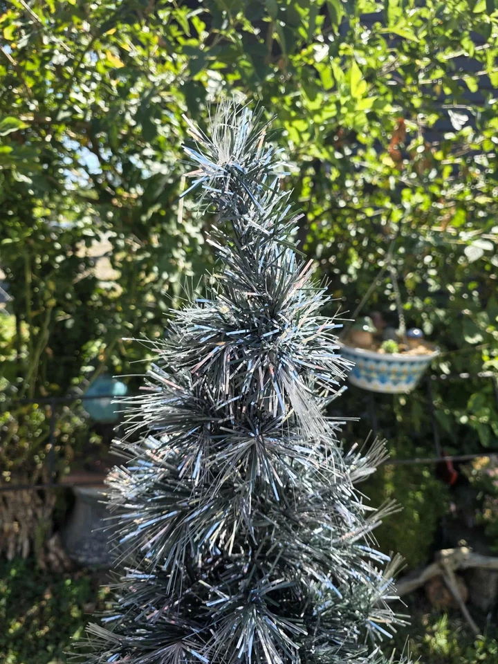 Árbol de Navidad vintage de fibra óptica de 5' verde con oropel plateado no funciona Foto 3 de 4