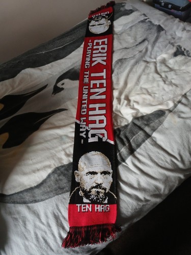 Manchester United - True Red Legends Scarves - Picture 6 of 6