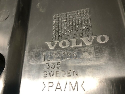 OE 1996-2000 Volvo XC70 V70 Spark Plug Cover - Picture 3 of 4