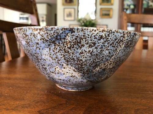 Pretty speckled blue and white vintage pottery bowl - Picture 4 of 8