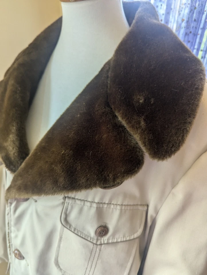 Vintage 70's Montgomery Ward Men's Jacket Tan Brown Faux Fur Collar Sz 46 Large - Image 4 of 4