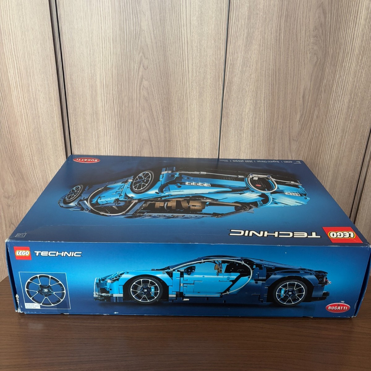 LEGO Technic Bugatti Chiron 42083 Figure with box Complete set