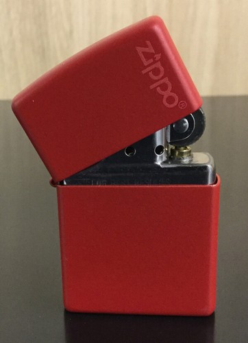 ENCENDEDOR ZIPPO ROJO MATE GENUINO 233ZL PERSONALIZADO - REGALO GRABADO PARA FUMAR - Imagen 7 de 8