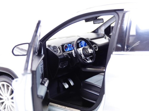 MERCEDES GLA gris Iridium 1/18 H247 - Imagen 3 de 5