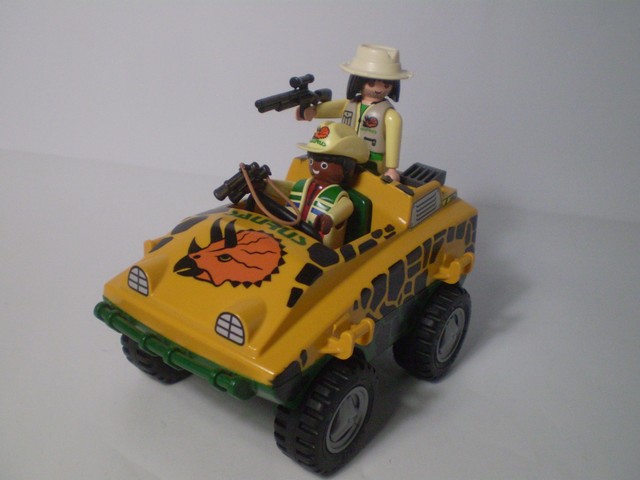 playmobil saurus jeep
