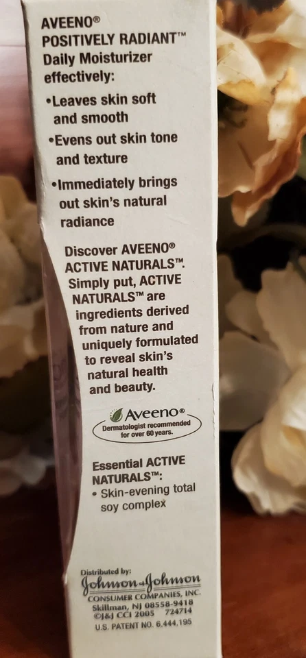 Aveeno POSITIVELY Radiant 日常保湿乳液 SPF 30 有效期至 2013 年全新旧货 — 第 2/4 张图片