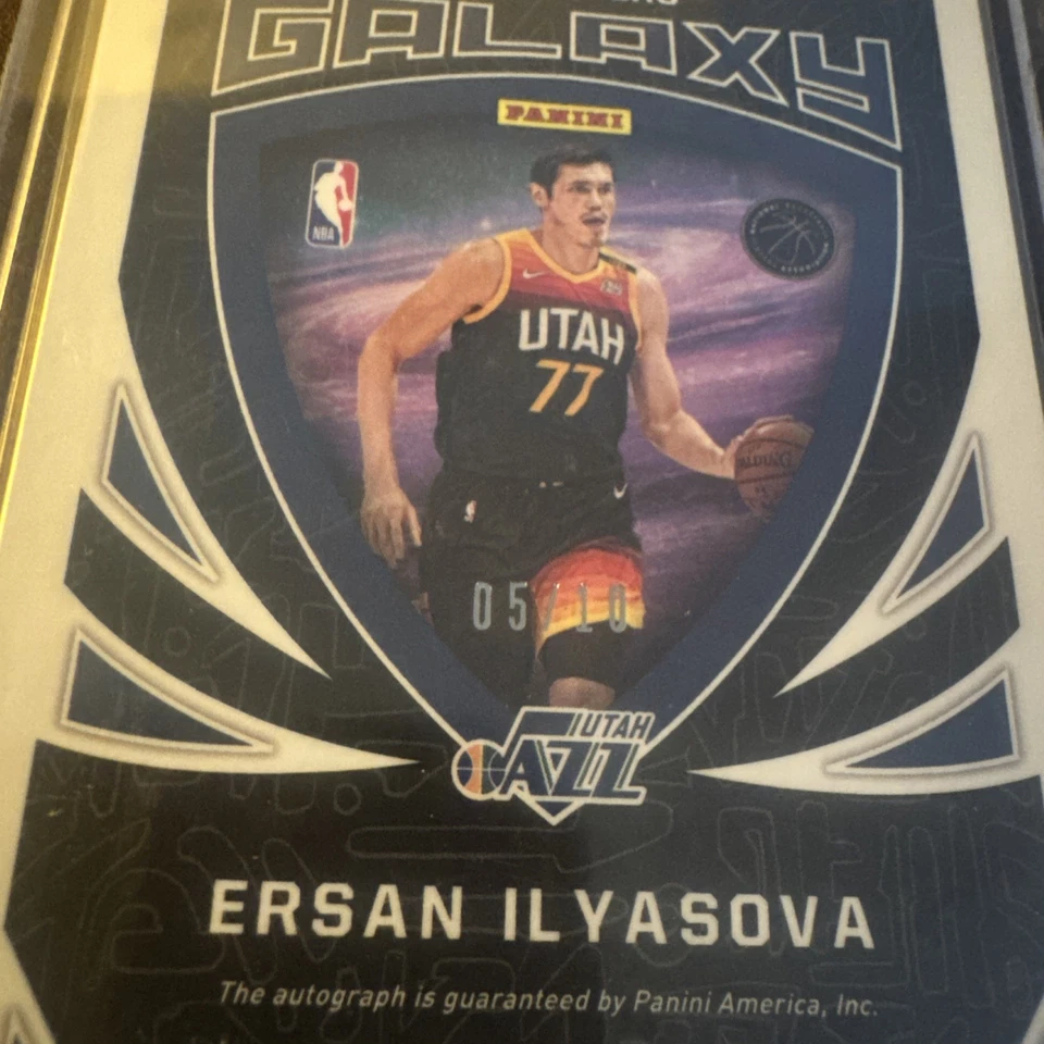 Autógrafos Panini Obsidian Galaxy 2020-21 Ersan Ilyasova #GAL-ERS/10 Foto 3 de 3
