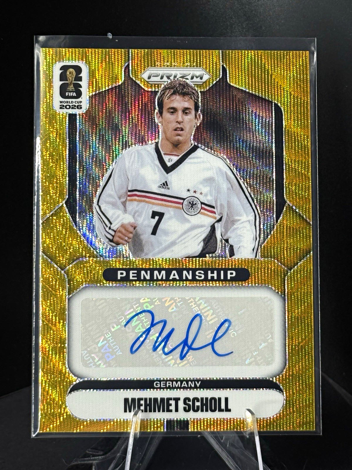 Mehmet Scholl🇩🇪 Gold🏆 Penmanship Auto 04/10 2026 Panini Prizm FIFA WC #P-MSL
