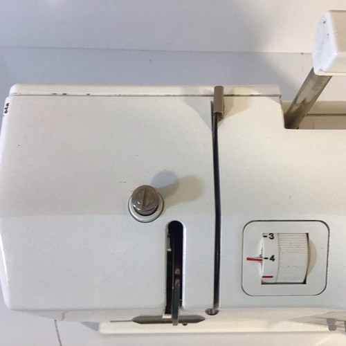 Máquina de coser especial para computadora Bernina 1080 con 32 accesorios y cubierta blanda - Imagen 21 de 24