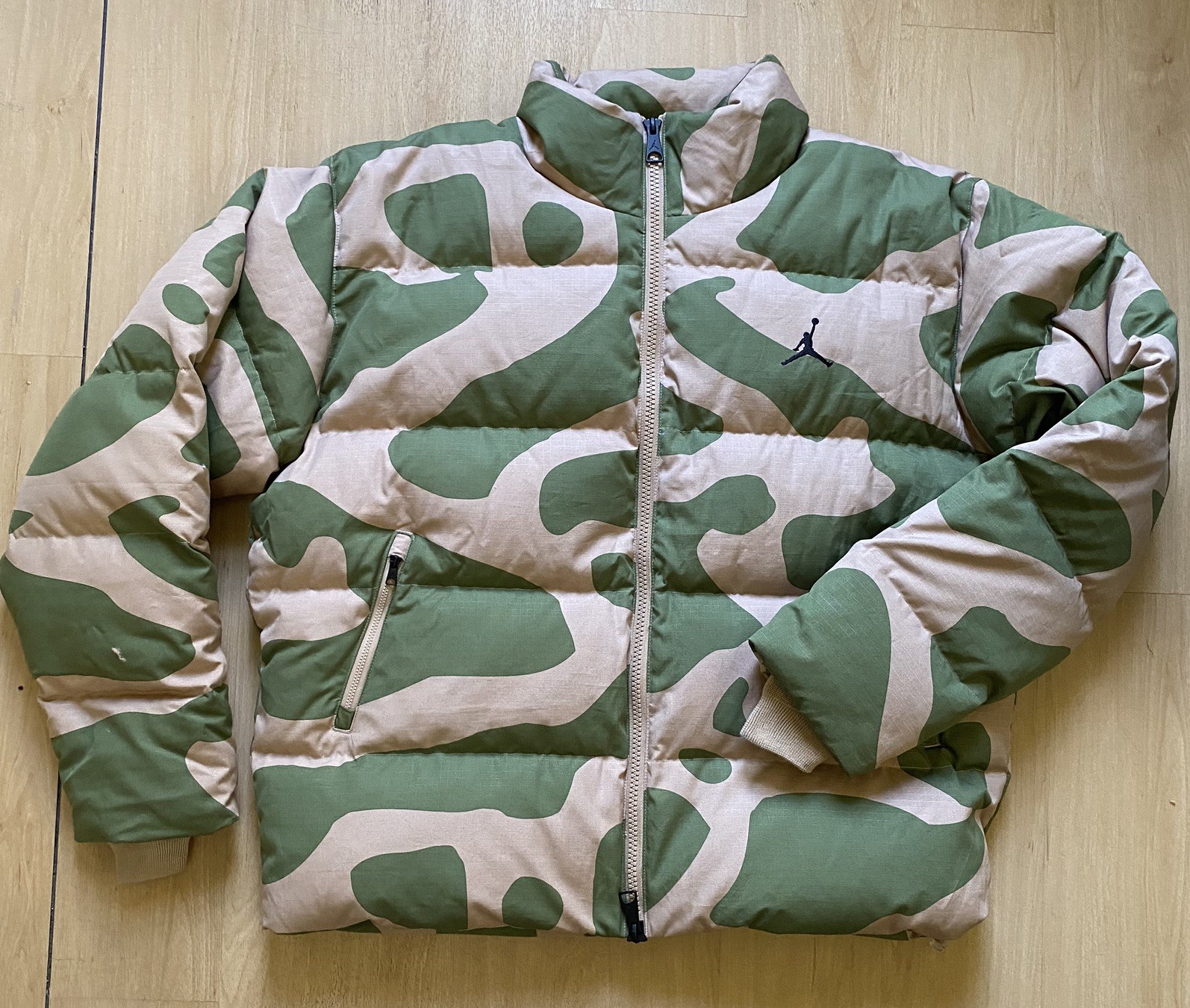 Nike Air Jordan Green Camo Heritage Down Puffer Jacket FB6988-200 Men's Size XL