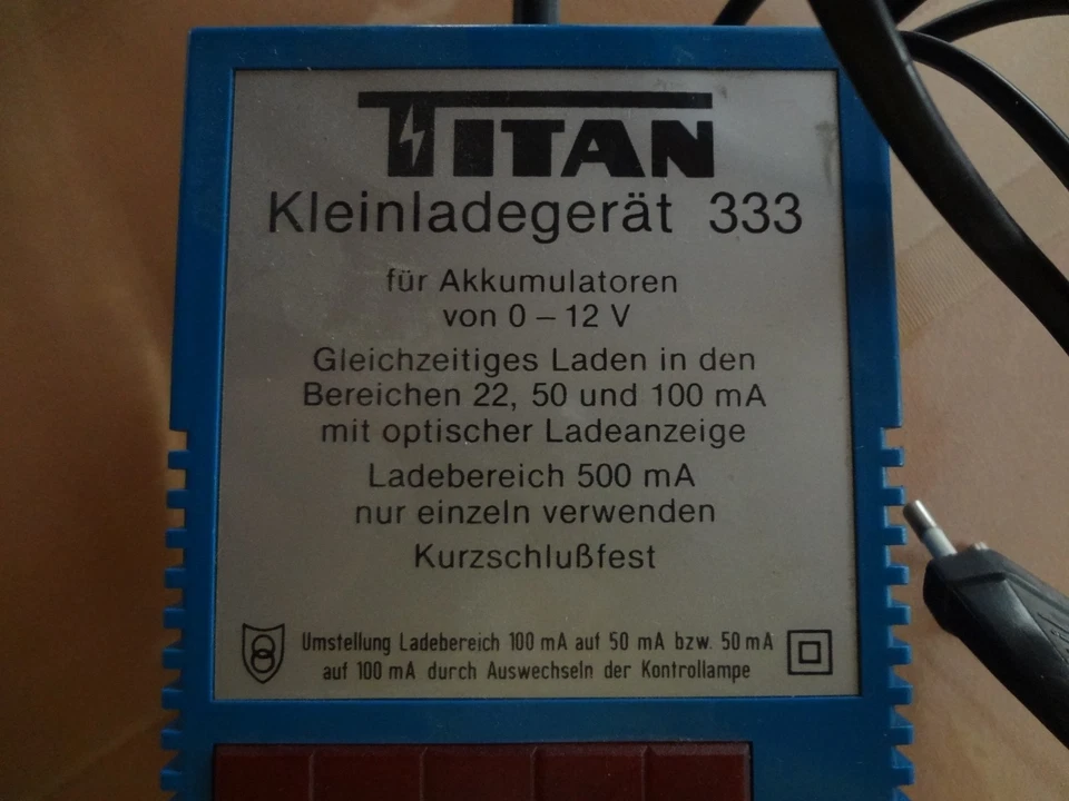 Titan Kleinladegerät 333 für Akkumulatoren von 0 -12 Volt gleichzeitiges Laden - Bild 2 von 4