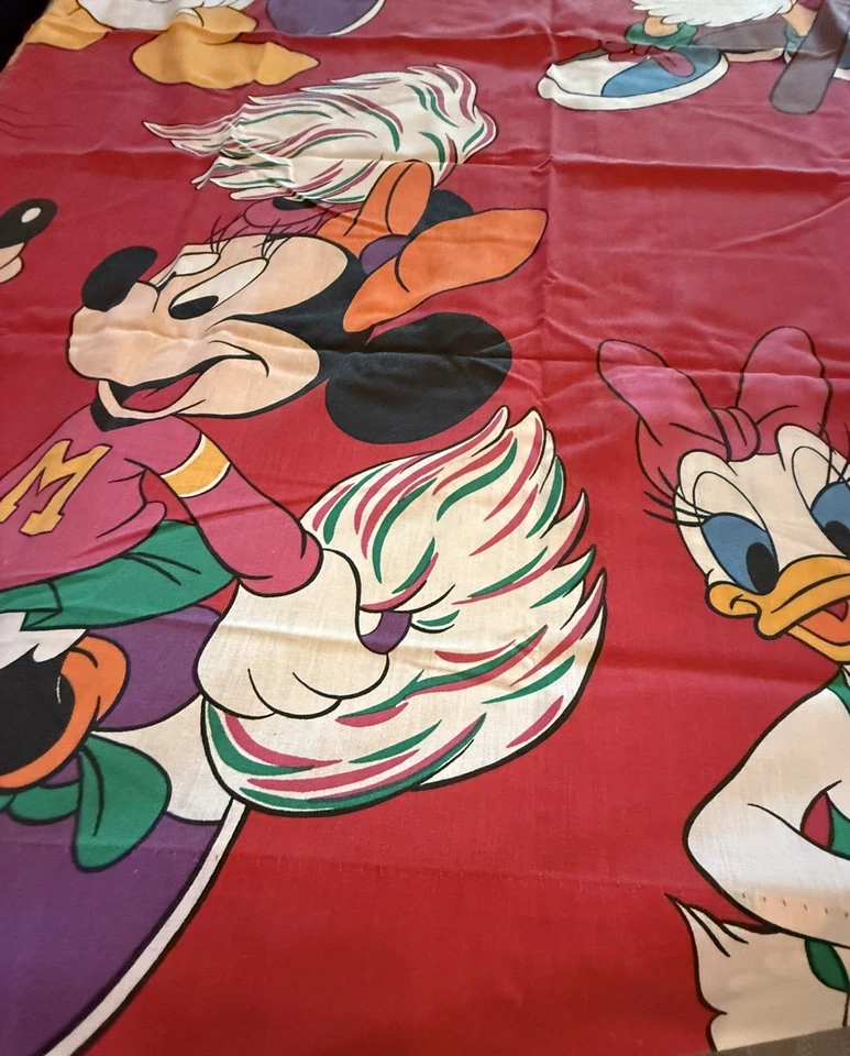 Винтажная занавеска Disney одна панель Mickey Minnie Daffy Daisy Sports 62x41"" - Изображение 3 из 4
