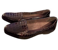 Clarks Everyday Womens Loafers 7W Burgandy Brown Croc Patent Leather 82700