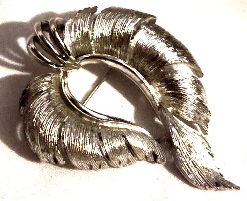 VTG Brooch Signed Lisner Silver Tone 2.25" Long Leaf Pin Leaves