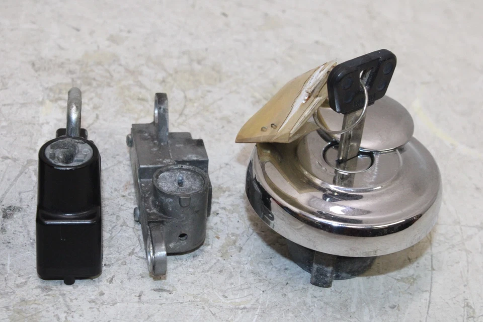 JUEGO DE LLAVES DE ENCENDIDO 15-18 YAMAHA SR400 OEM CON TAPA DE GAS Y BLOQUEO DE ASIENTO Foto 4 de 4