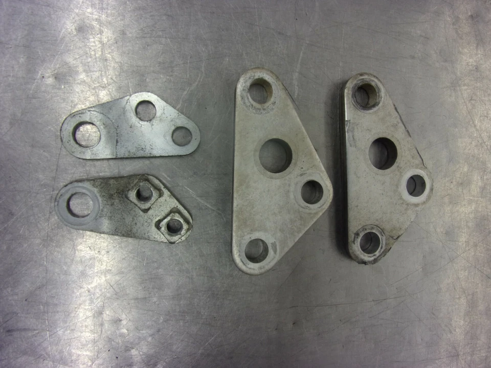 591 A KAWASAKI  KLX  250S 250S 2012 OEM  ENGINE MOUNT BRACKET (FOUR) Foto 3 de 3