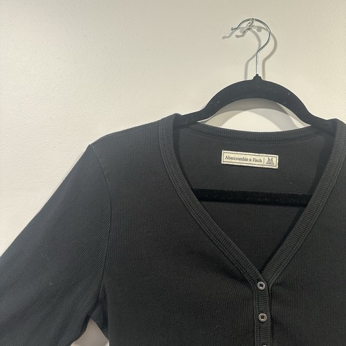 Abercrombie & Fitch Cropped V-Neck Henley Women’s Black Size Medium - Picture 2 of 4