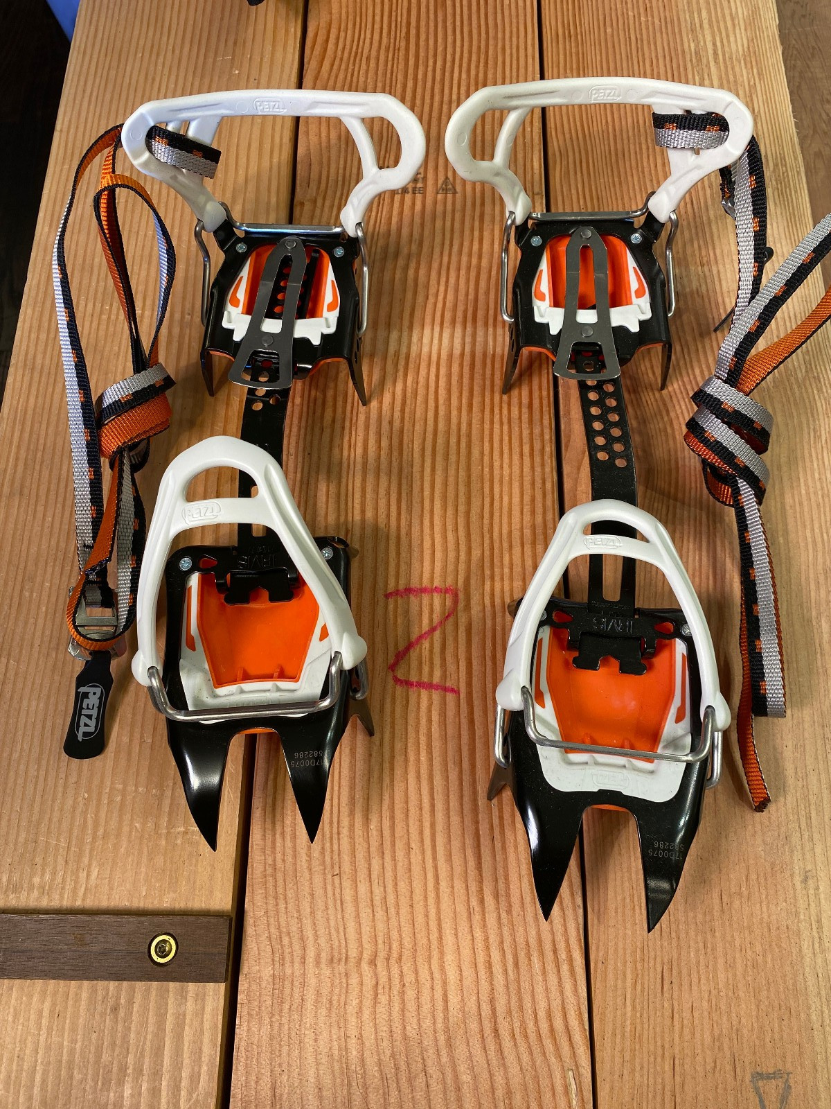 NUEVO Crampones Petzl Irvis Flexlock, con estuche