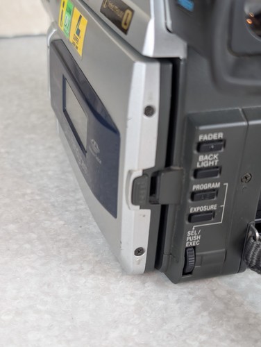 Sony Handycam DCR-TRV720 Digital8 Camcorder Video8 Hi8 Bundle - Tested Working - Picture 14 of 17